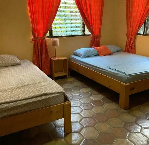 バスルーム共有のトリプルスタンダード, Casa Pura Vida Surf Hostel Tamarindo Costa Rica