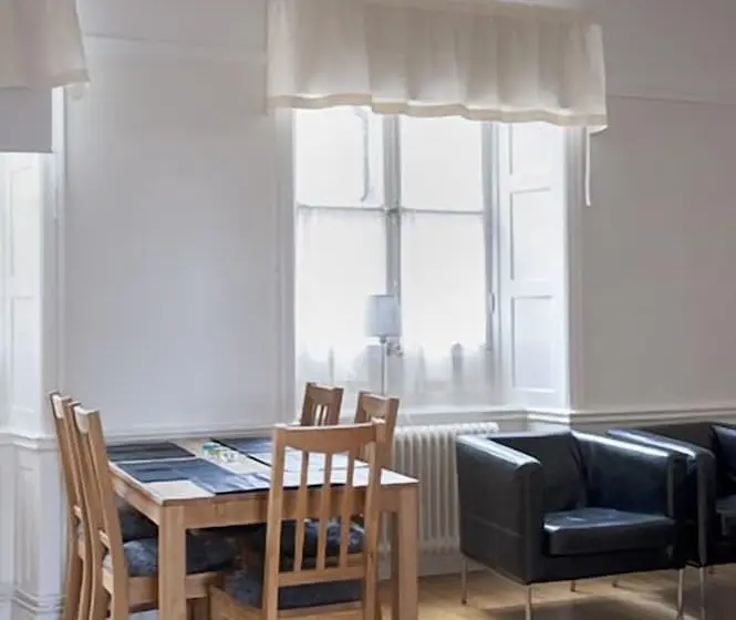 Huoneisto 2 Makuuhuonetta, Stora Torget Visby Lägenhetshotell