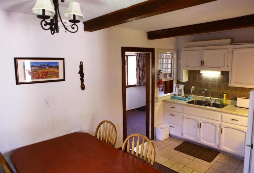 סוויטה משפחתית, Swiss Chalets Motel