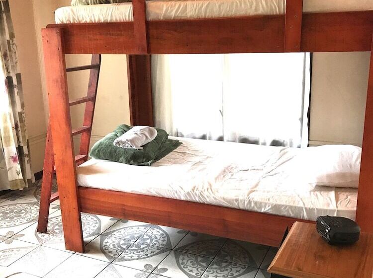 Номер Стандарт Трехместный, Turrialba Bed & Breakfast