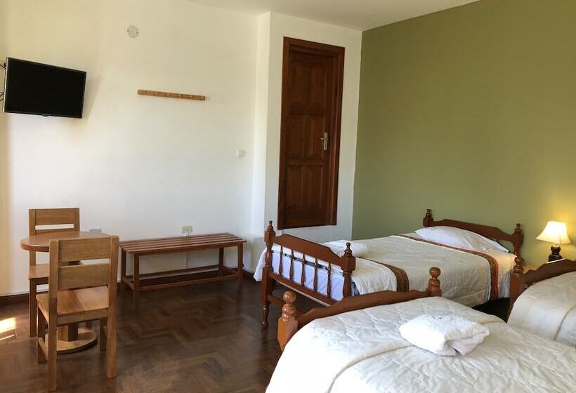 سرير فى غرفة مشتركة مزودة بحمام مشترك, El Jacal Backpacker