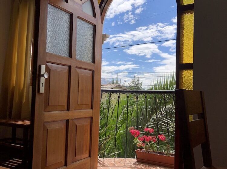 سرير فى غرفة مشتركة مزودة بحمام مشترك, El Jacal Backpacker