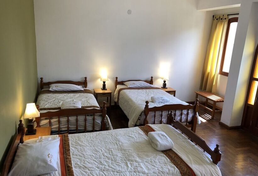 سرير فى غرفة مشتركة مزودة بحمام مشترك, El Jacal Backpacker