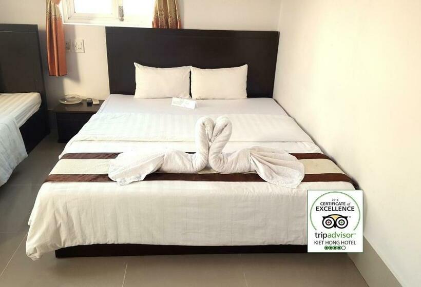 اتاق خانوادگی, Kiet Hong