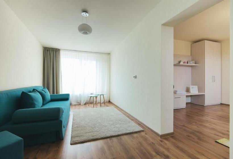 استودیوی استاندارد, Camelia's Cozy Place