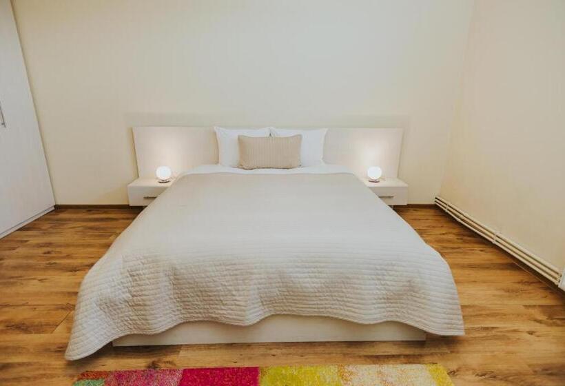 استودیوی استاندارد, Camelia's Cozy Place