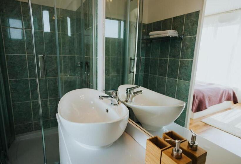 اتاق سوپریور با تخت بزرگ, Camelia's Cozy Place