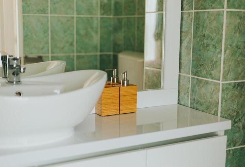 اتاق سوپریور با تخت بزرگ, Camelia's Cozy Place