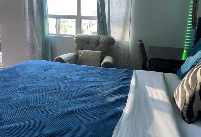 غرفة قياسية سرير كينج, Crestwood Motel