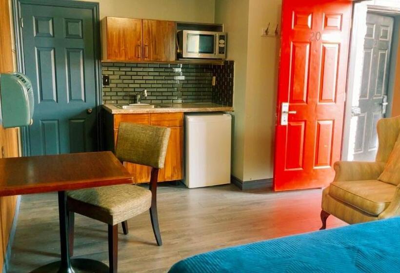 스탠다드 스튜디오 킹침대, Crestwood Motel