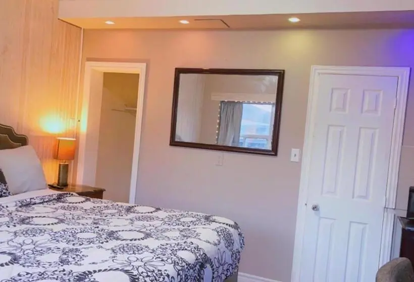 Deluxe-studio, Crestwood Motel