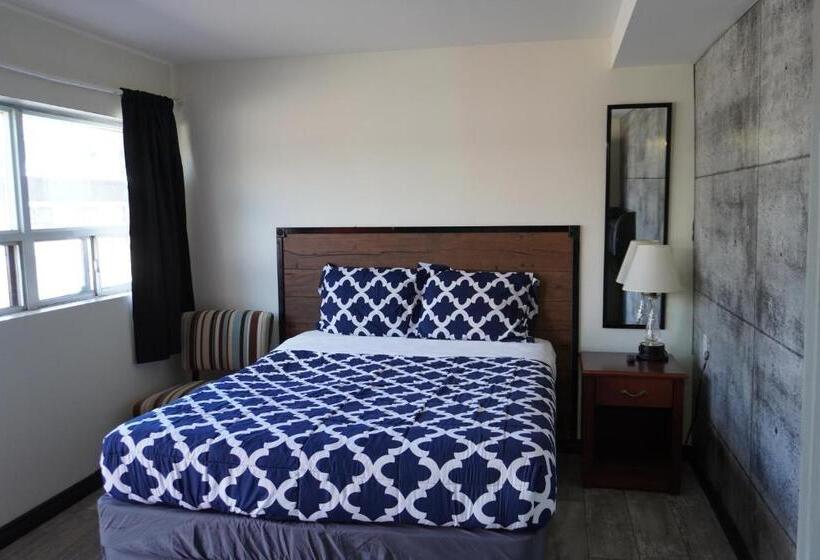 غرفة قياسية, Crestwood Motel