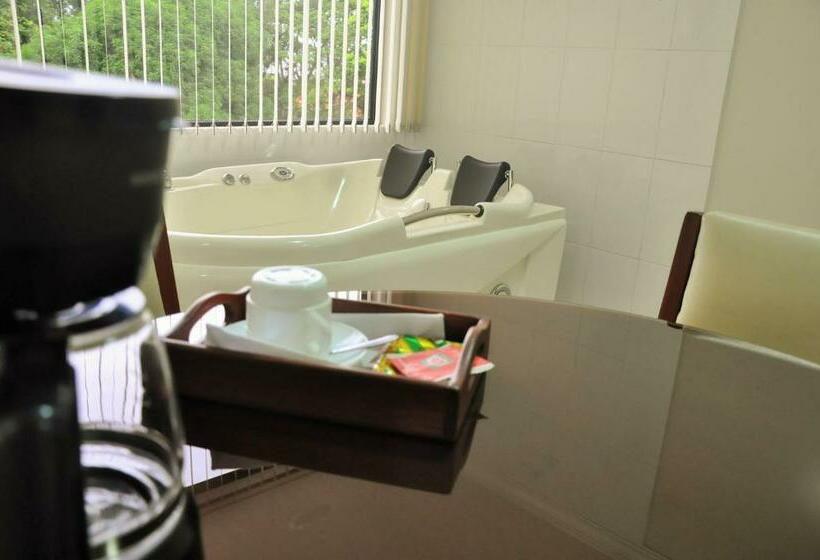 سوییت سوپریور, Gran Hotel De Lago   Lago Agrio