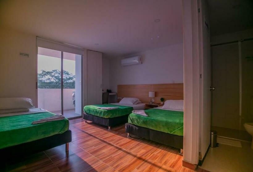 اتاق استاندارد سه تخته با بالکن, Berdez