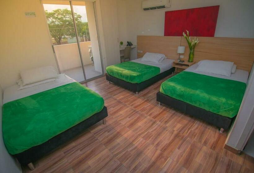 اتاق استاندارد سه تخته با بالکن, Berdez