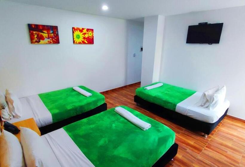 اتاق استاندارد سه تخته با بالکن, Berdez