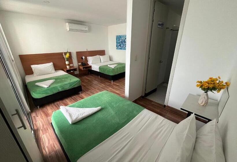 اتاق استاندارد سه تخته با بالکن, Berdez