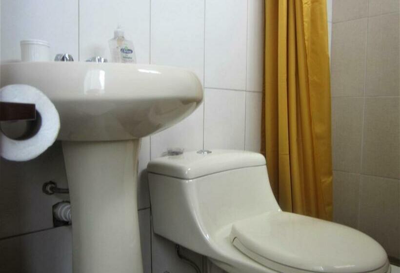 带阳台的三人标准间, El Cardenal