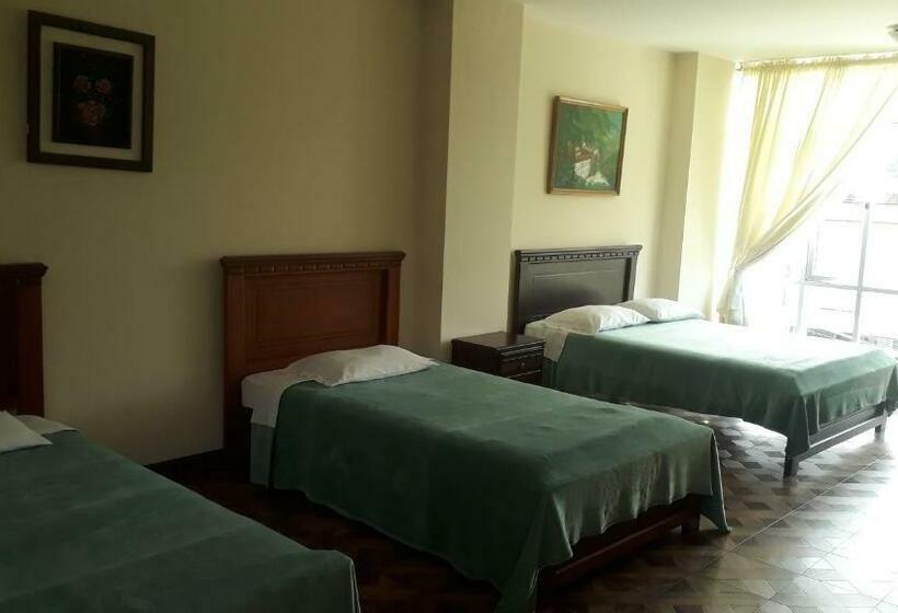 带阳台的三人标准间, El Cardenal