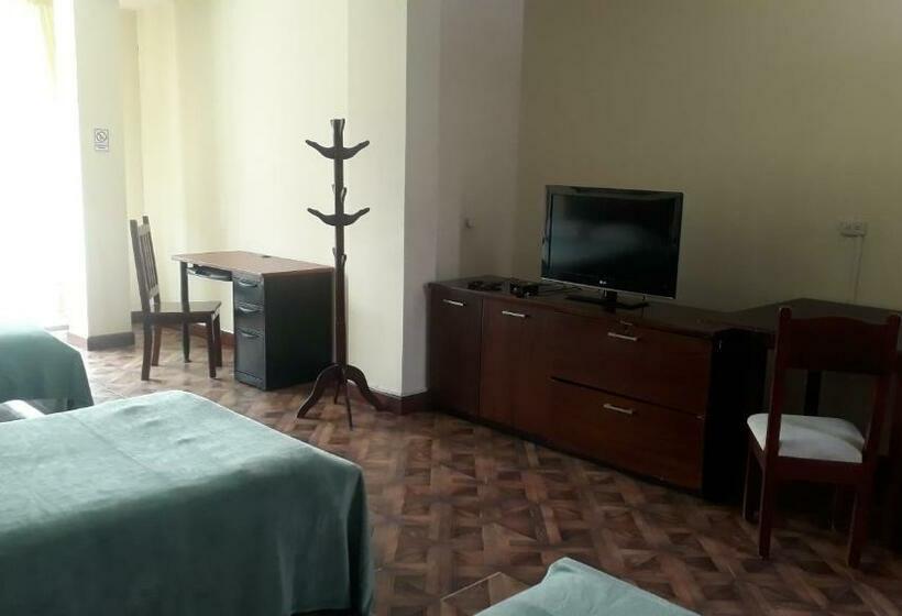 带阳台的三人标准间, El Cardenal