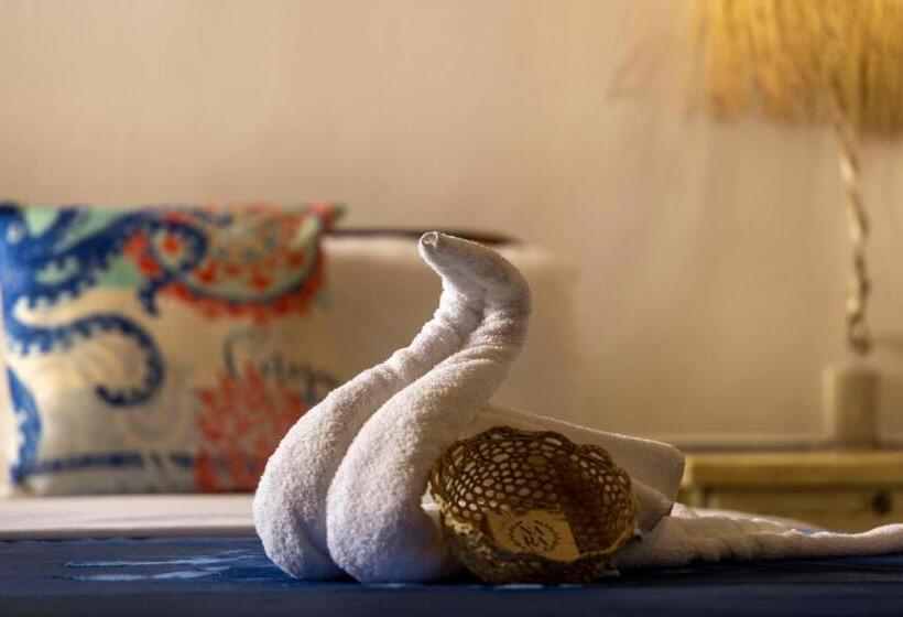 غرفة قياسية, Galapagos Planet