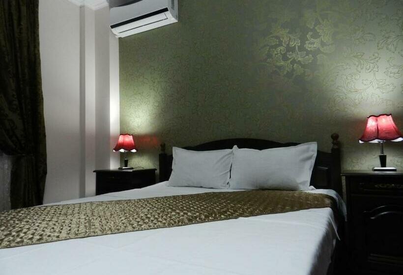 Standard Værelse, Marinii