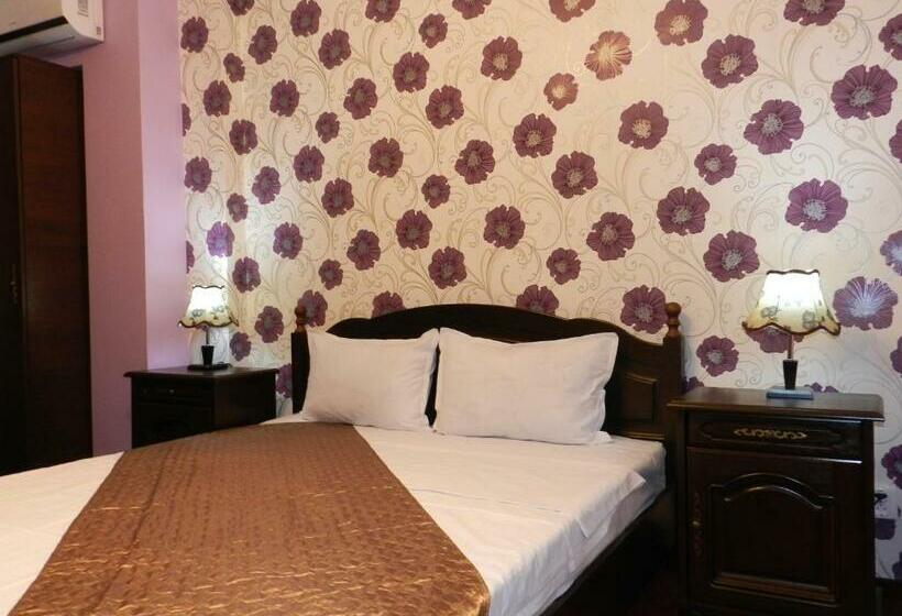 Standard Værelse, Marinii