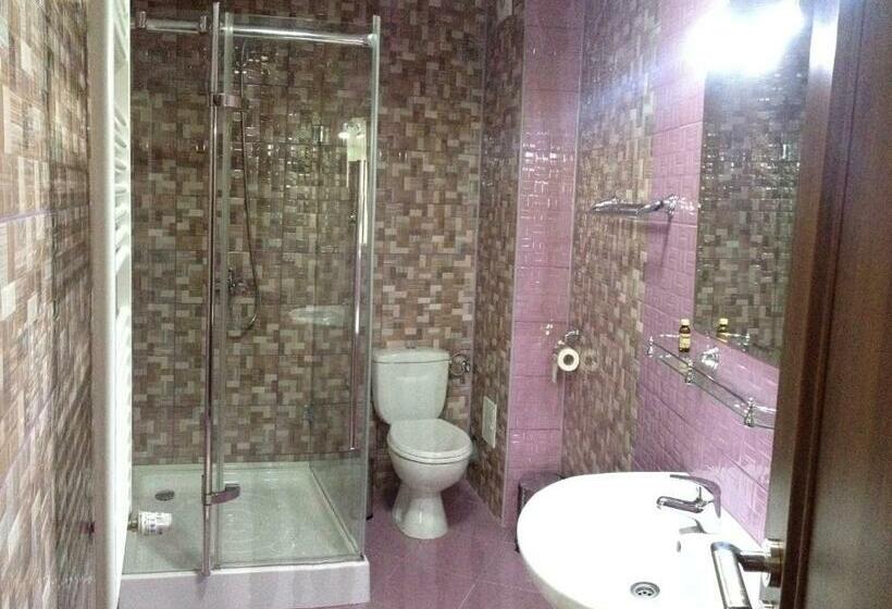 Standard Værelse, Marinii