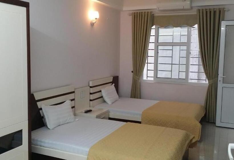 اتاق اکونومی, The Light