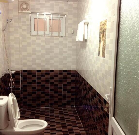 Economy Quadruple Room, The Light