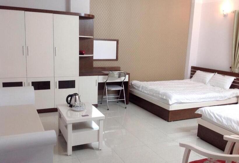 Economy Quadruple Room, The Light