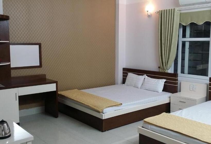 Economy Quadruple Room, The Light