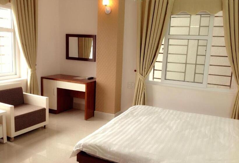 اتاق استاندارد با تخت بزرگ, The Light