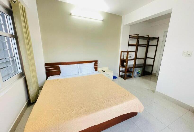 اتاق استاندارد با تخت بزرگ, The Light