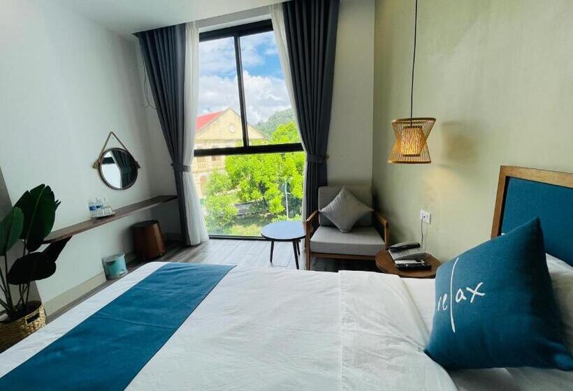 Deluxe Room Mountain View, The Light