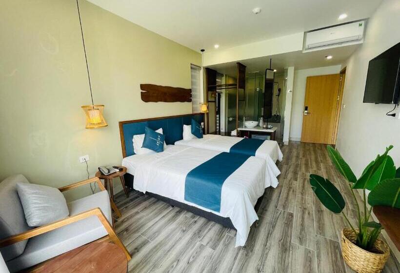 Deluxe Room Mountain View, The Light