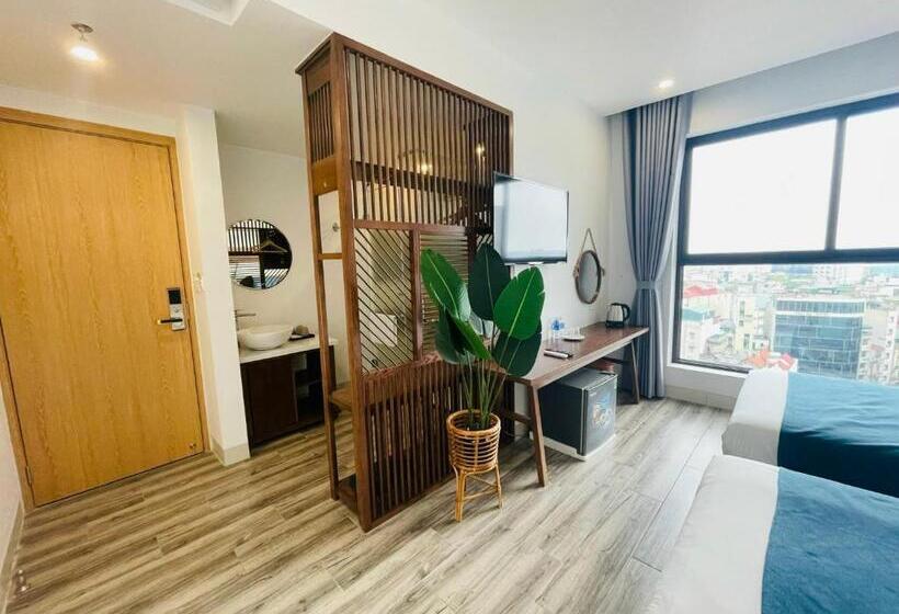 اتاق لوکس با چشمانداز دریا, The Light