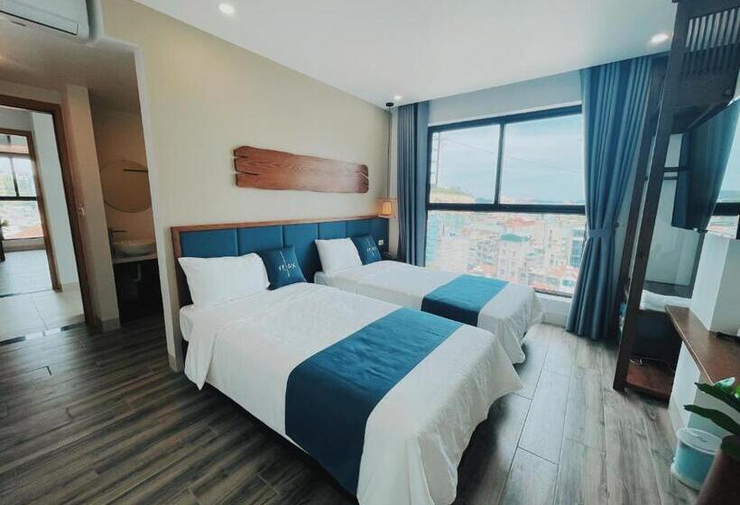 اتاق لوکس با چشمانداز دریا, The Light