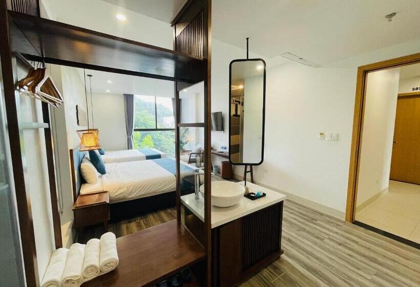 اتاق لوکس خانوادگی, The Light