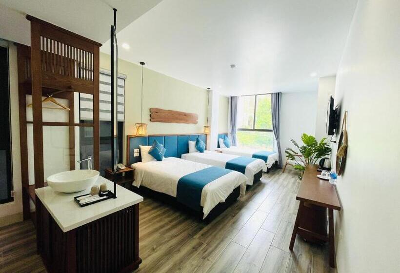 اتاق لوکس سه تخته, The Light