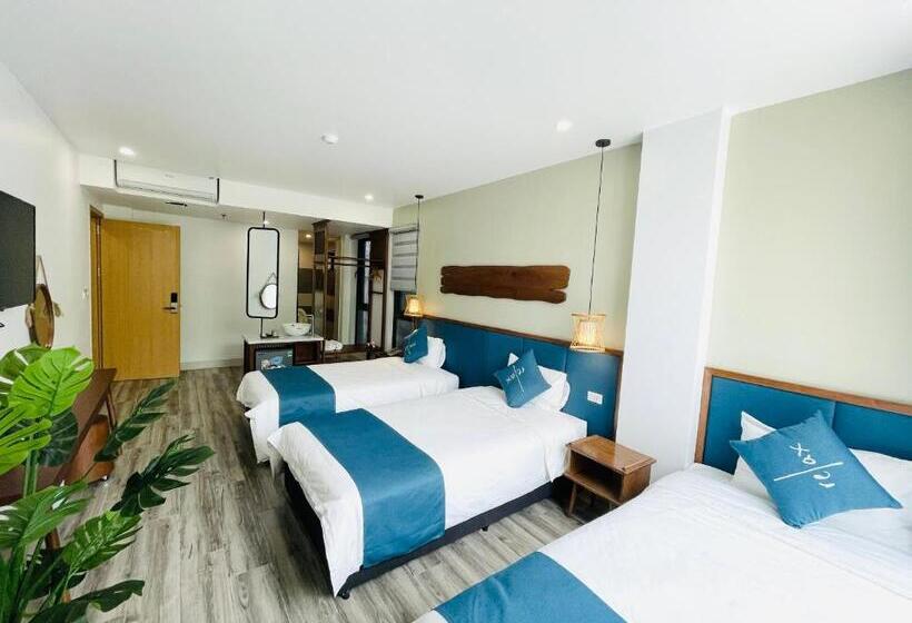 اتاق لوکس سه تخته, The Light