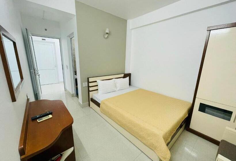 اتاق اکونومی, The Light