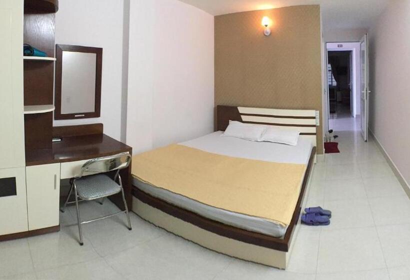 اتاق اکونومی, The Light