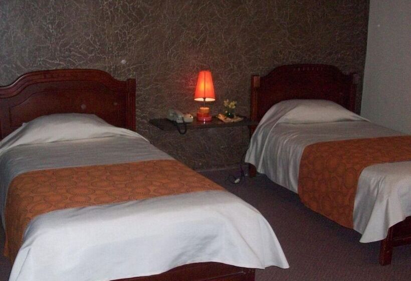 标准三人间, Tomebamba