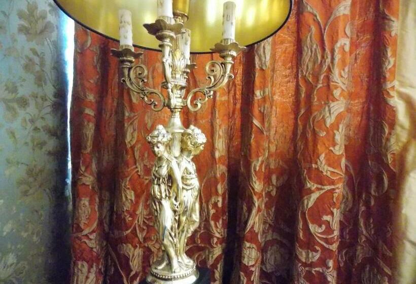 غرفة ديلوكس, Weena House