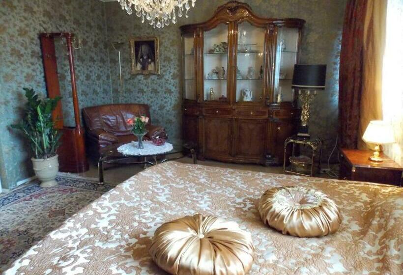 غرفة ديلوكس, Weena House