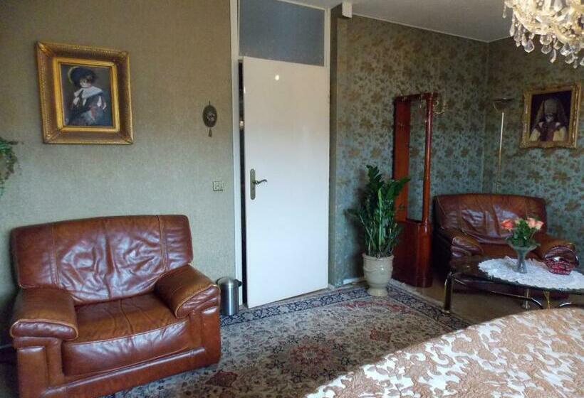 غرفة ديلوكس, Weena House