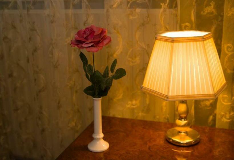 غرفة ديلوكس, Weena House