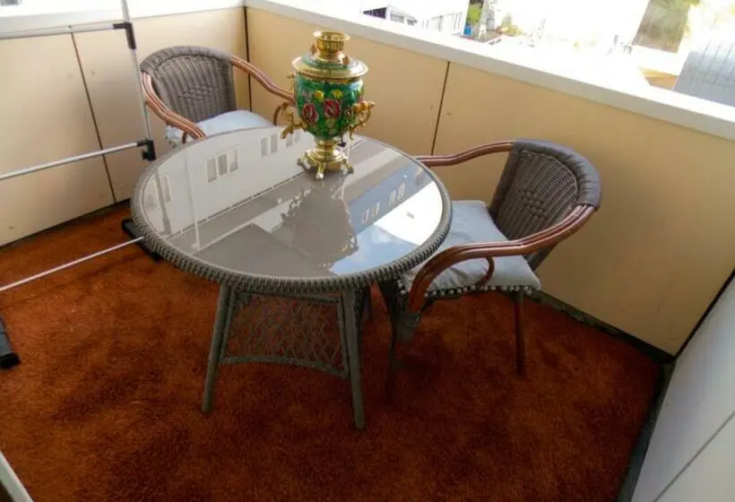 Deluxe-huone, Weena House