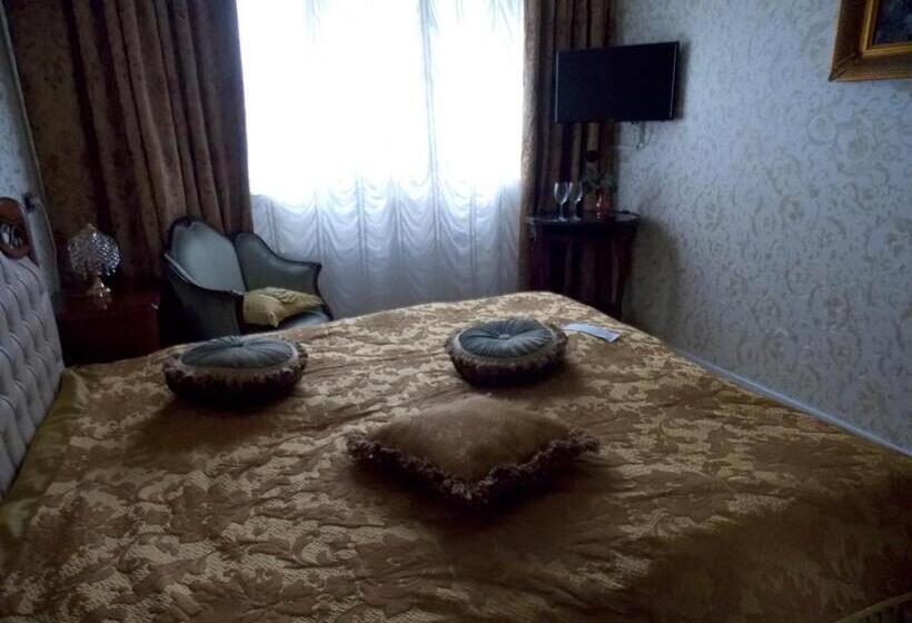 غرفة قياسية, Weena House